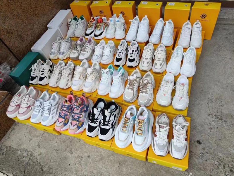 女鞋批发行业新潮流：个性化设计引领市场变革